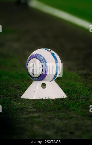 London, Großbritannien. Februar 2025. LONDON, ENGLAND - 26. FEBRUAR: Match Ball während des Spiels der Premier League 2024/25 zwischen Crystal Palace FC und Aston Villa FC im Selhurst Park. (Konrad Borzy/SPP) Credit: SPP Sport Press Photo. /Alamy Live News Stockfoto