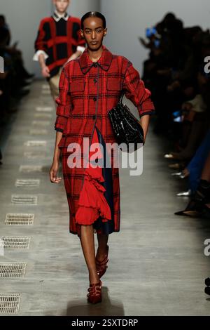 Mailand, Italien. Februar 2025. EISBERG Herbst/Winter 2025 Laufsteg während der Milan Fashion Week am 2025. Februar - Mailand, Italien 25/02/2025 Credit: dpa/Alamy Live News Stockfoto