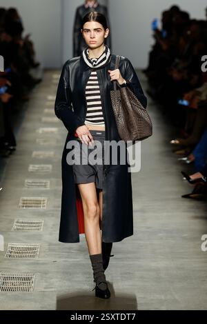 Mailand, Italien. Februar 2025. EISBERG Herbst/Winter 2025 Laufsteg während der Milan Fashion Week am 2025. Februar - Mailand, Italien 25/02/2025 Credit: dpa/Alamy Live News Stockfoto