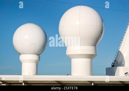 San Juan Puerto Rico, Norwegian Cruise Line NCL Breakaway, Kreuzfahrtschiff, Radomantennen, Satellitenkommunikation, Seeschifffahrt, Bordtechnologie, ra Stockfoto