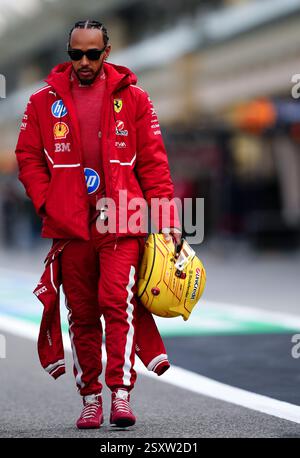 Ferrari-Fahrer Lewis Hamilton am ersten Tag der Vorsaisontests auf dem Bahrain International Circuit, Sakhir. Bilddatum: Mittwoch, 26. Februar 2025. Stockfoto