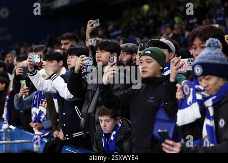 London, Großbritannien. Februar 2025. Chelsea-Fans während des Premier League-Spiels in Stamford Bridge, London. Der Bildnachweis sollte lauten: David Klein/Sportimage Credit: Sportimage Ltd/Alamy Live News Stockfoto
