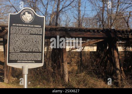 Jefferson TX - 8. Januar 2025: Historischer Marker in der Nähe des Flusses in Jefferson, Texas Stockfoto