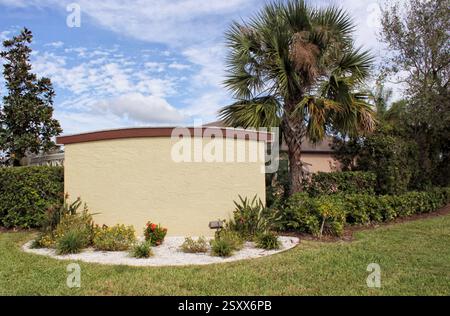 Leeres Schild am Eingang der Vorstadt Gated Community in South FL Stockfoto