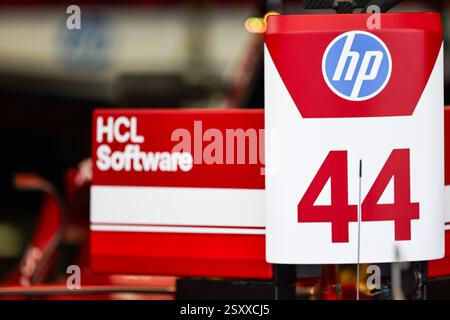 BAHRAIN, BAHRAIN - 26. FEBRUAR: Lewis Hamilton aus Großbritannien und Scuderia Ferrari am ersten Tag der F1-Tests auf dem Bahrain International Circuit am 26. Februar 2025 in Bahrain. (Foto: Qian Jun/MB Media) Stockfoto