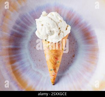 Vanille Eis mit Streusel Stockfoto