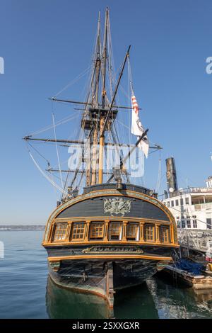 HMS Surprise Replica Tall Ship San Diego Maritime Museum, Eine Replik der HMS Rose, wurde in den Piraten der Karibik als HMS Providence gezeigt Stockfoto
