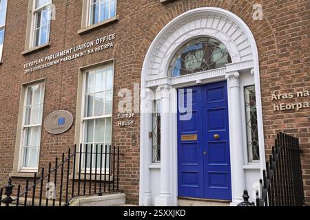 DUBLIN, IRLAND - 7. JULI 2024: Gebäude des Verbindungsbüros des Europäischen Parlaments in Dublin, Irland. Stockfoto