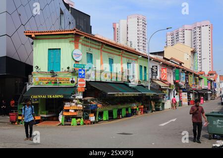 SINGAPUR CITY, SINGAPUR - 11. MÄRZ 2024: Besucher besuchen Little India District von Singapur City. Stockfoto