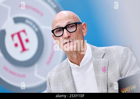 Telekom-Chef Timotheus Höttges bei der Deutschen Telekom AG für das Jahr 2024 in der Telekom-Zentrale in Bonn. Bonn, 26.02.2025 NRW Deutschland *** Vorstandsvorsitzender der Deutschen Telekom Timotheus Höttges bei der Deutschen Telekom AG für das Jahr 2024 am Hauptsitz der Telekom Bonn, 26 02 2025 NRW Deutschland Copyright: XChristophxHardtx Stockfoto