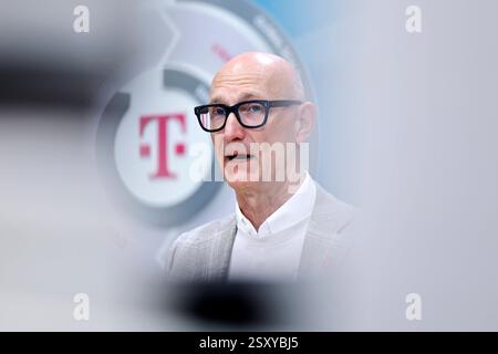 Telekom-Chef Timotheus Höttges bei der Deutschen Telekom AG für das Jahr 2024 in der Telekom-Zentrale in Bonn. Bonn, 26.02.2025 NRW Deutschland *** Vorstandsvorsitzender der Deutschen Telekom Timotheus Höttges bei der Deutschen Telekom AG für das Jahr 2024 am Hauptsitz der Telekom Bonn, 26 02 2025 NRW Deutschland Copyright: XChristophxHardtx Stockfoto