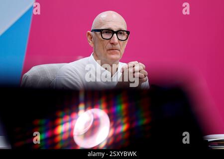 Telekom-Chef Timotheus Höttges bei der Deutschen Telekom AG für das Jahr 2024 in der Telekom-Zentrale in Bonn. Bonn, 26.02.2025 NRW Deutschland *** Vorstandsvorsitzender der Deutschen Telekom Timotheus Höttges bei der Deutschen Telekom AG für das Jahr 2024 am Hauptsitz der Telekom Bonn, 26 02 2025 NRW Deutschland Copyright: XChristophxHardtx Stockfoto