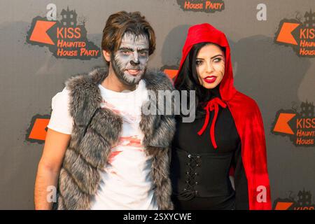 Cara de La Hoyde und Nathan Massey kommen am 27. Oktober 2016 auf der Kiss FM Haunted Halloween Party in London an Stockfoto