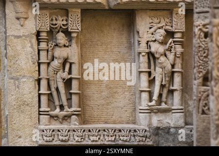 Statue auf Königinnen Brunnen, Patan, Gujarat, Indien, Asien Stockfoto