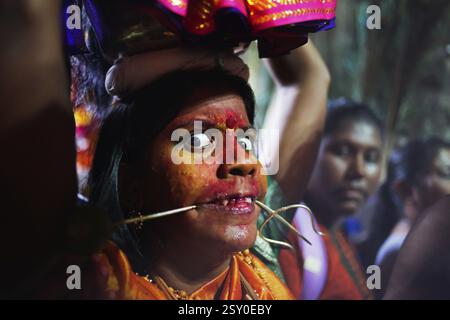 Frau mit Piercing in thaipusam, hindu Festival, batu Höhlen, kuala, lumpur, Malaysia Stockfoto