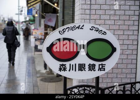 Beschilderung der optischen Shop anzeigen auf Straße, Kamakura, japan Stockfoto