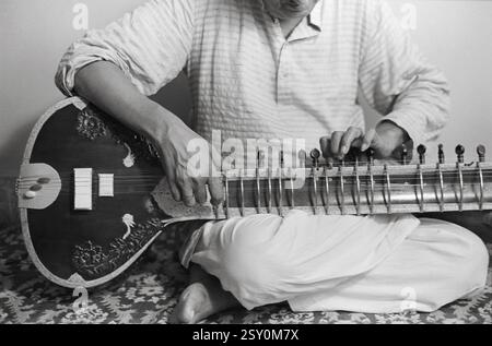 Ustad amjad ali khan spielt Musikinstrumente Sitar Indien Stockfoto