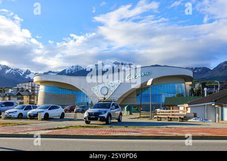 Fassade des Kasinos von Ushuaia, der südlichsten Stadt der Welt in der Provinz Feuerland in Argentinien, Südamerika Stockfoto