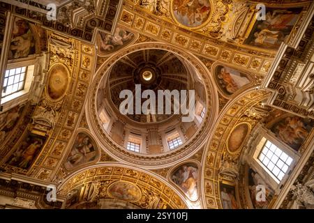 Inneres der Basilika Papale di Santa Maria Maggiore in Rom, Italien Stockfoto