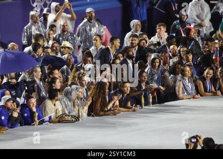 26. Juli 2024 - Paris, Frankreich: Athleten im Trocadero während der Eröffnungszeremonie der Olympischen Spiele 2024 in Paris (Foto: Mickael Chavet) Stockfoto