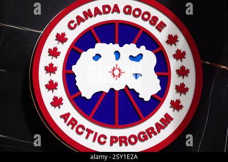 22. Januar 2025 - Honolulu, HI: Canada Goose Holdings Inc. Extreme Nahaufnahme kanadisches Markenlogo für Bekleidung im Laden im Einkaufszentrum Ala Moana Stockfoto