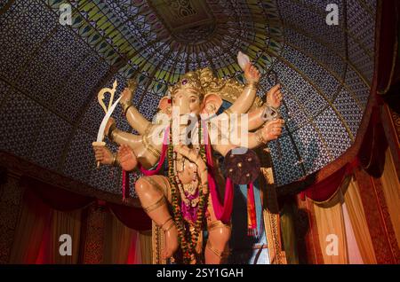 Großen Idol von Ganesh in einer Pandal in Bara Gali Ganpati Utsav Mumbai Indien Asien Stockfoto