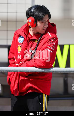 Bahrain, Bahrain. Februar 2025. BAHRAIN, BAHRAIN - 26. FEBRUAR: Zhou Guanyu aus China und Scuderia Ferrari während des ersten F1-Tests auf dem Bahrain International Circuit am 26. Februar 2025 in Bahrain. (Foto: Qian Jun/MB Media) Credit: MB Media Solutions/Alamy Live News Stockfoto