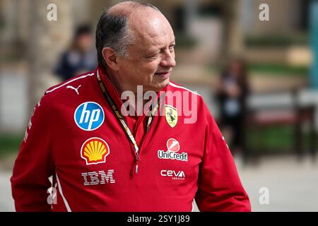 Bahrain, Bahrain. Februar 2025. BAHRAIN, BAHRAIN - 26. FEBRUAR: Frederic Vasseur von Frankreich und Scuderia Ferrari während des ersten F1-Tests auf dem Bahrain International Circuit am 26. Februar 2025 in Bahrain. (Foto: Qian Jun/MB Media) Credit: MB Media Solutions/Alamy Live News Stockfoto