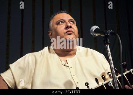 Klassische indische Musiker Sitar Spieler Ustad Shujaat Khan Mumbai Maharashtra Indien Asien Stockfoto