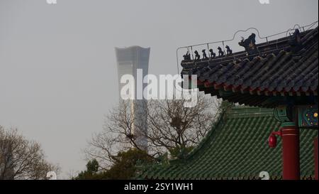 Kontrast zwischen altem und neuem Peking Stockfoto