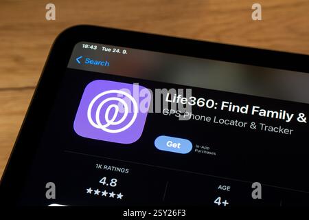 OSTRAVA, TSCHECHIEN – 24. SEPTEMBER 2024: Apple App Store mit Life360 Mobile App wird installiert Stockfoto