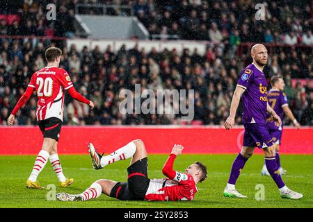 Eindhoven, Niederlande. Februar 2025. EINDHOVEN, NIEDERLANDE - 26. FEBRUAR: Luuk de Jong von PSV verletzte sich am Boden während des niederländischen TOTO KNVB Beker-Spiels zwischen PSV und Go Ahead Eagles im Philips Stadion am 26. Februar 2025 in Eindhoven, Niederlande. (Foto von Joris Verwijst/Orange Pictures) Credit: Orange Pics BV/Alamy Live News Stockfoto