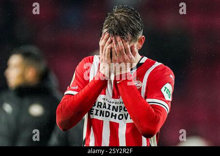 Eindhoven, Niederlande. Februar 2025. EINDHOVEN, NIEDERLANDE - 26. FEBRUAR: Luuk de Jong von PSV in Tränen, nachdem er während des niederländischen TOTO KNVB Beker-Spiels zwischen PSV und Go Ahead Eagles am 26. Februar 2025 im Philips Stadion in Eindhoven, Niederlande, verloren hatte. (Foto von Joris Verwijst/Orange Pictures) Credit: Orange Pics BV/Alamy Live News Stockfoto