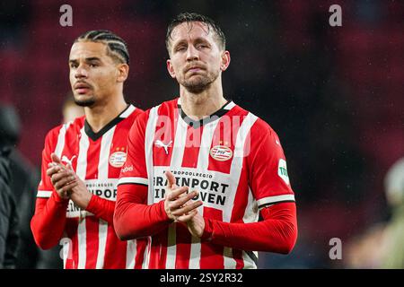 Eindhoven, Niederlande. Februar 2025. EINDHOVEN, NIEDERLANDE - 26. FEBRUAR: Luuk de Jong von PSV dankt den Fans nach der Niederlage beim niederländischen TOTO KNVB Beker-Spiel zwischen PSV und Go Ahead Eagles im Philips Stadion am 26. Februar 2025 in Eindhoven, Niederlande. (Foto von Joris Verwijst/Orange Pictures) Credit: Orange Pics BV/Alamy Live News Stockfoto