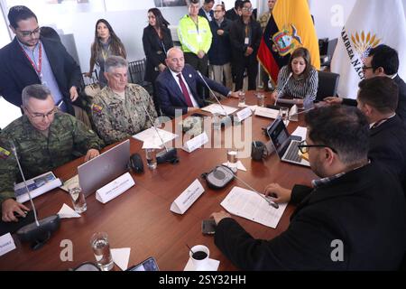 SICHERHEITSKOMITEE MIN DEFENSE Quito, Mittwoch, 26. Februar 2025 Sitzung der Kommission für Souveränität, Integration und integrale Sicherheit, Briefing durch Verteidigungsminister Gian Carlo Loffredo und das Militäroberkommando Fotos API Rolando Enriquez Quito Pichincha Ecuador POL COMISIONSEGURIDADMINDEFENSA a17666670c258392c1c5f0d090cc768 Copyright: xROLANDOxENRÃQUEZx Stockfoto