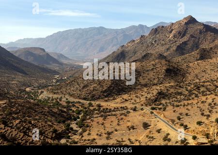 Idikl, ein Dorf am Highway 106 in der Antiatlas-Region Marokkos, das von Tafraoute nach Igherm führt. Stockfoto