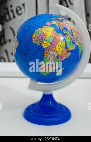 Education Globe: Inspirieren Sie Lernen und Erkunden Stockfoto