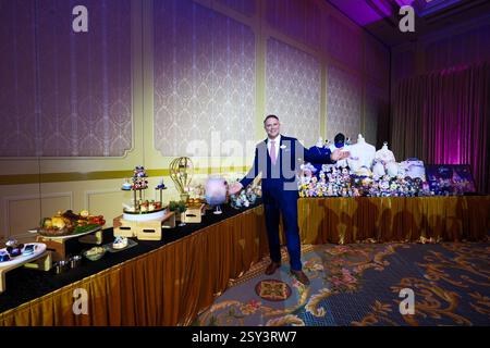 Hongkong, China, 25. Februar 2025. Michael Moriarty, Managing Director von Hong Kong Disneyland Resort, gibt eine Einführung vor der Bekanntgabe der Ergebnisse von Hong Kong Disneyland Resort für das Geschäftsjahr 2024 am 25. Februar 2025 in Hong Kong, China. Das Hong Kong Disneyland Resort verzeichnete im Geschäftsjahr 2024 einen drastischen Turnaround mit einem Nettogewinn von 838 Millionen HK$. Quelle: Chen Yongnuo/China News Service/Alamy Live News Stockfoto