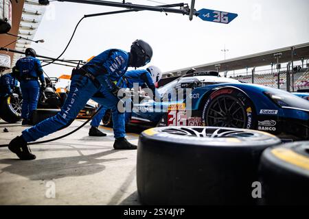 Alpine Endurance Team, Mechaniker, Mecanicien, Porträt während des Katars. , . FIA Langstrecken-Weltmeisterschaft vom 25. Bis 28. Februar 2025 auf dem Losail International Circuit in Lusail, Katar – Foto Thomas Fenetre/DPPI Credit: DPPI Media/Alamy Live News Stockfoto