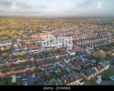Aus der Vogelperspektive auf den rusthall vom Gemeindegebiet am Rande der tunbridge Brunnen in kent Stockfoto
