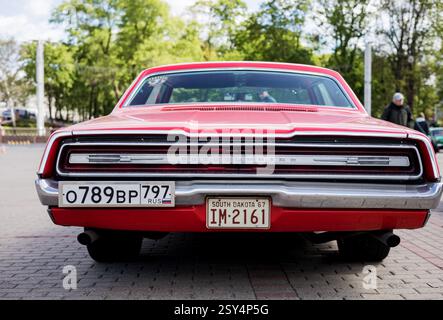 Minsk, Weißrussland, 27. Februar 2025 – amerikanischer Oldtimer Ford Thunderbird, Rückansicht Stockfoto