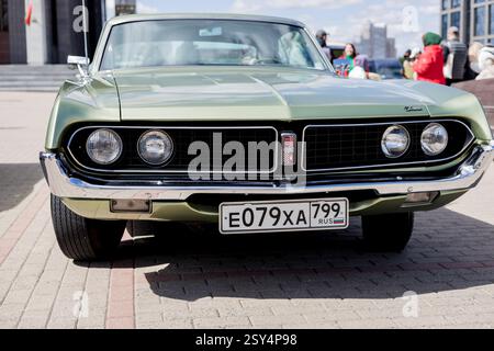 Minsk, Weißrussland, 27. Februar 2025 - Ford Torino - Oldtimer, allgemeine Ansicht Stockfoto