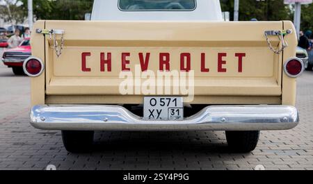 Minsk, Weißrussland, 27. Februar 2025 - Rückansicht Chevrolet Apache Pickup Truck Stockfoto