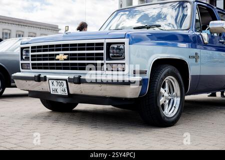 Minsk, Weißrussland, 27. Februar 2025 - Allgemeine Ansicht von Truck Chevrolet Scottsdale. Amerikanischer Oldtimer Stockfoto