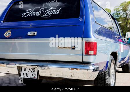 Minsk, Weißrussland, 27. Februar 2025 - Rückansicht american Truck Chevrolet C10 Scottsdale. Stockfoto