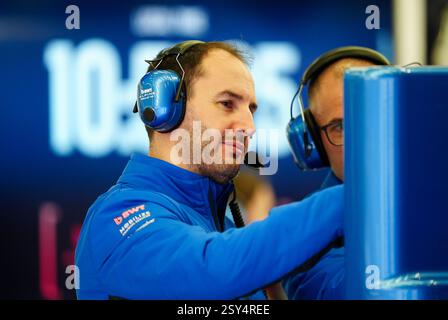 Oliver Oakes, Direktor des Alpine Teams, am zweiten Tag der Vorsaisontests auf dem Bahrain International Circuit, Sakhir. Bilddatum: Donnerstag, 27. Februar 2025. Stockfoto