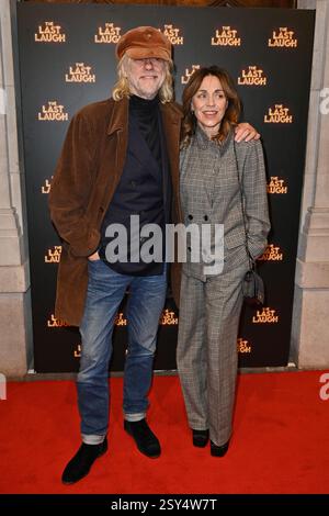 Sir Bob Geldof und Jeanne Marine kommen bei der Pressenacht „The Last Laugh“ im Noel Coward Theatre in London an. UK. Mittwoch, 26. Februar 2025. Stockfoto