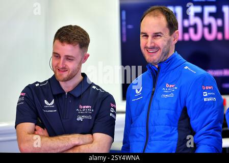 Sakhir, Bahrain. Februar 2025. Oliver Oakes (GBR) Alpine F1 Team Team Principal (rechts). 27.02.2025. Formel-1-Test, Sakhir, Bahrain, Tag Zwei. Das Foto sollte lauten: XPB/Alamy Live News. Stockfoto