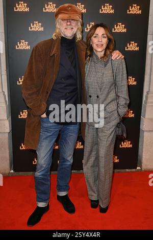 Sir Bob Geldof und Jeanne Marine kommen bei der Pressenacht „The Last Laugh“ im Noel Coward Theatre in London an. UK. Mittwoch, 26. Februar 2025. Stockfoto