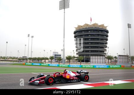 Ferrari-Fahrer Lewis Hamilton am zweiten Tag der Vorsaisontests auf dem Bahrain International Circuit in Sakhir. Bilddatum: Donnerstag, 27. Februar 2025. Stockfoto